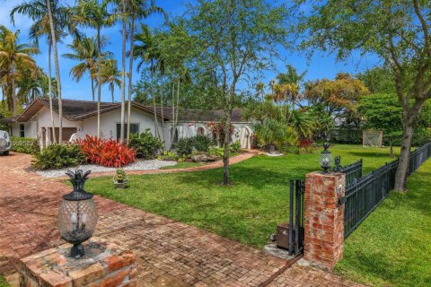 House in Palmetto Bay, Florida 5 bedrooms, 301.56 sq.m. № 2067659 - photo 5