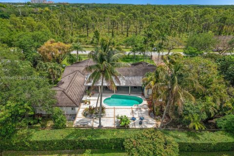 House in Palmetto Bay, Florida 5 bedrooms, 301.56 sq.m. № 2067659