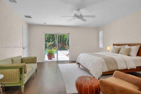 House in Palmetto Bay, Florida 5 bedrooms, 301.56 sq.m. № 2067659 - photo 24