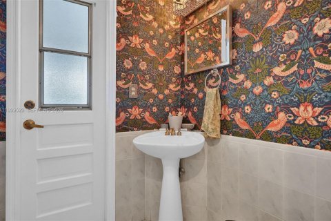 House in Palmetto Bay, Florida 5 bedrooms, 301.56 sq.m. № 2067659 - photo 20