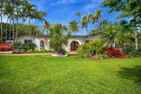 House in Palmetto Bay, Florida 5 bedrooms, 301.56 sq.m. № 2067659 - photo 6