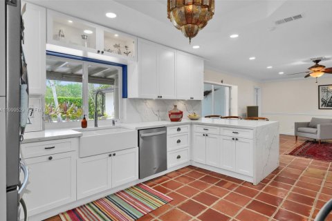 House in Palmetto Bay, Florida 5 bedrooms, 301.56 sq.m. № 2067659 - photo 12