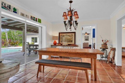 House in Palmetto Bay, Florida 5 bedrooms, 301.56 sq.m. № 2067659 - photo 16