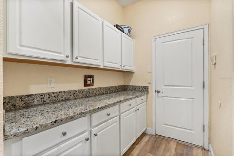 House in DeBary, Florida 4 bedrooms, 219.9 sq.m. № 1912094 - photo 15