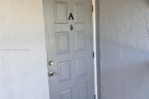 Condominio en alquiler en Homestead, Florida, 3 dormitorios, 111.02 m2 № 1969368 - foto 4