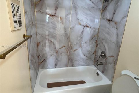 Condominio en alquiler en Homestead, Florida, 3 dormitorios, 111.02 m2 № 1969368 - foto 14