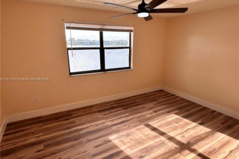 Condominio en alquiler en Homestead, Florida, 3 dormitorios, 111.02 m2 № 1969368 - foto 10