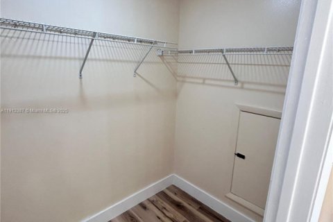 Condominio en alquiler en Homestead, Florida, 3 dormitorios, 111.02 m2 № 1969368 - foto 13