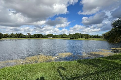 Condo in Miami, Florida, 1 bedroom  № 2011316 - photo 20