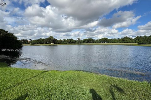 Condo in Miami, Florida, 1 bedroom  № 2011316 - photo 21