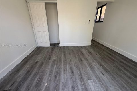 Immobilier commercial à louer à Miami, Floride: 1 chambre, 211.82 m2 № 2276168 - photo 8