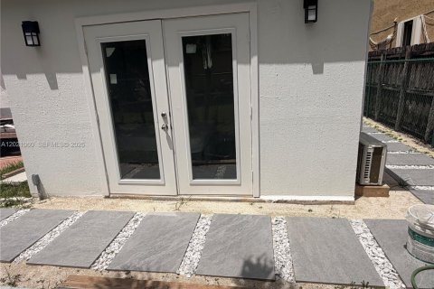 Immobilier commercial à Miami, Floride 1 chambre, 211.82 m2 № 2276168