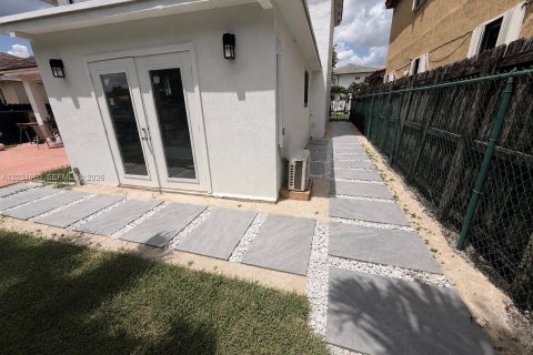 Immobilier commercial à louer à Miami, Floride: 1 chambre, 211.82 m2 № 2276168 - photo 2