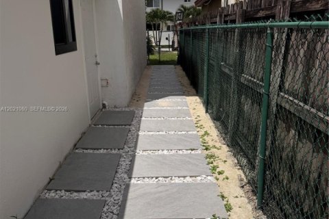 Immobilier commercial à louer à Miami, Floride: 1 chambre, 211.82 m2 № 2276168 - photo 5