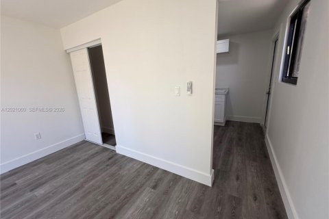 Immobilier commercial à louer à Miami, Floride: 1 chambre, 211.82 m2 № 2276168 - photo 7
