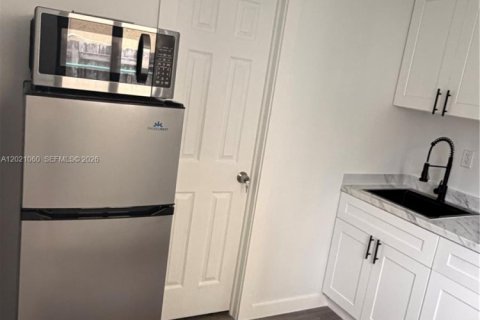 Immobilier commercial à louer à Miami, Floride: 1 chambre, 211.82 m2 № 2276168 - photo 9