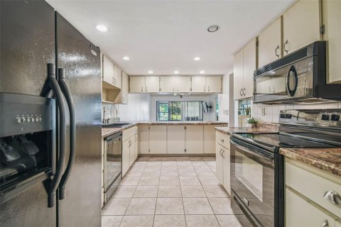 Condo in Port Richey, Florida, 2 bedrooms  № 1858426 - photo 16
