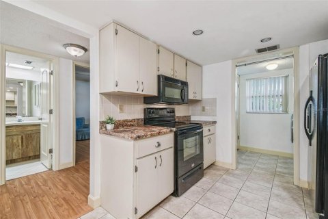 Condo in Port Richey, Florida, 2 bedrooms  № 1858426 - photo 15