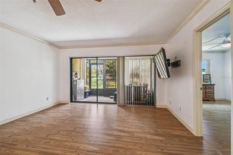 Condo in Port Richey, Florida, 2 bedrooms  № 1858426 - photo 27