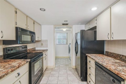 Condo in Port Richey, Florida, 2 bedrooms  № 1858426 - photo 14