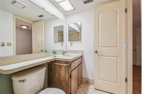 Condo in Port Richey, Florida, 2 bedrooms  № 1858426 - photo 10