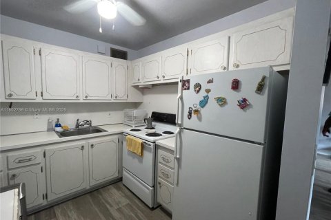 Copropriété à louer à Deerfield Beach, Floride: 2 chambres, 76.18 m2 № 1960060 - photo 4