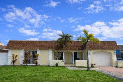 Casa en Holiday, Florida 3 dormitorios, 143.26 m2 № 2094839