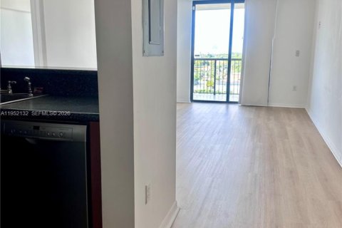 Condominio en alquiler en Miami, Florida, 2 dormitorios, 81.38 m2 № 2006477 - foto 4