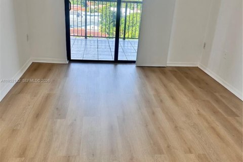 Condominio en alquiler en Miami, Florida, 2 dormitorios, 81.38 m2 № 2006477 - foto 11