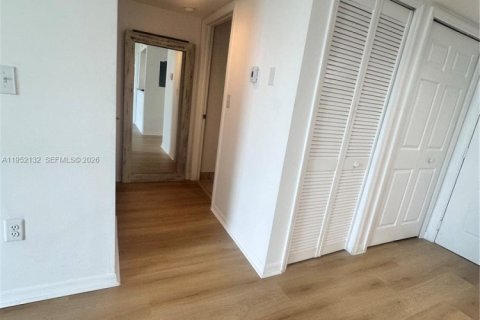 Condominio en alquiler en Miami, Florida, 2 dormitorios, 81.38 m2 № 2006477 - foto 8