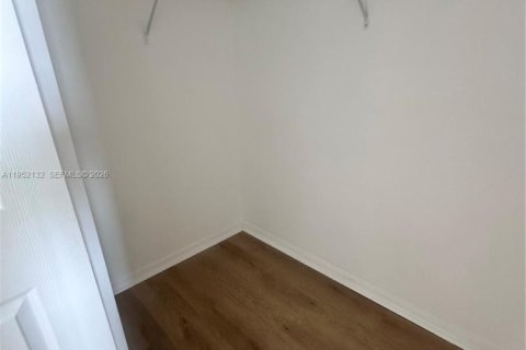 Condominio en alquiler en Miami, Florida, 2 dormitorios, 81.38 m2 № 2006477 - foto 16