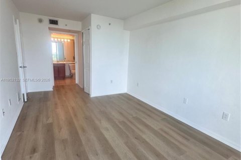 Condominio en alquiler en Miami, Florida, 2 dormitorios, 81.38 m2 № 2006477 - foto 15