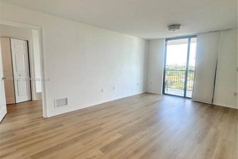Condominio en alquiler en Miami, Florida, 2 dormitorios, 81.38 m2 № 2006477 - foto 7