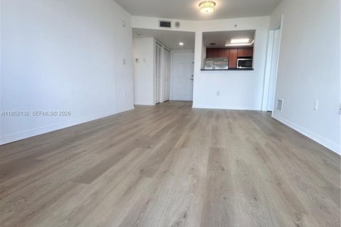 Condominio en alquiler en Miami, Florida, 2 dormitorios, 81.38 m2 № 2006477 - foto 5