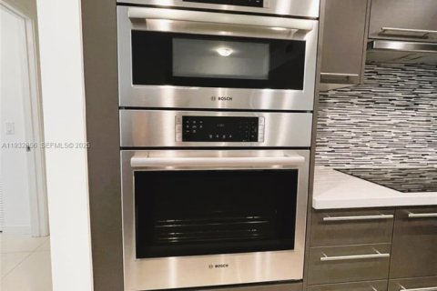 Copropriété à louer à Doral, Floride: 2 chambres, 104.98 m2 № 1991147 - photo 3