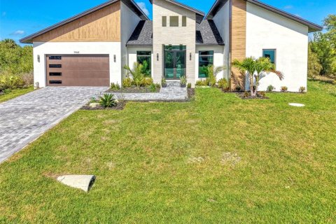 Villa ou maison à Port Charlotte, Floride 4 chambres, 184.97 m2 № 2310719