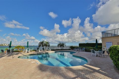 Condominio en alquiler en Saint Petersburg, Florida, 2 dormitorios, 137.5 m2 № 1717063 - foto 2