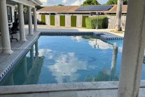 Снять в аренду виллу или дом в Майами, Флорида 5 спален, 165.18м2, № 2013874 - фото 4