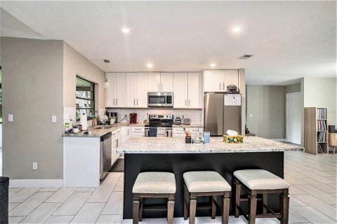 Casa en venta en Brandon, Florida, 4 dormitorios, 181.9 m2 № 1900844 - foto 9