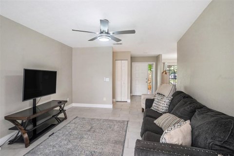 Casa en venta en Brandon, Florida, 4 dormitorios, 181.9 m2 № 1900844 - foto 6
