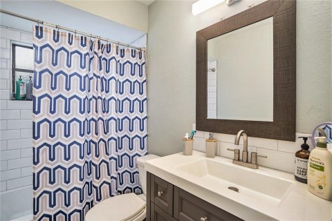 Casa en venta en Brandon, Florida, 4 dormitorios, 181.9 m2 № 1900844 - foto 17