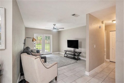 Casa en venta en Brandon, Florida, 4 dormitorios, 181.9 m2 № 1900844 - foto 4