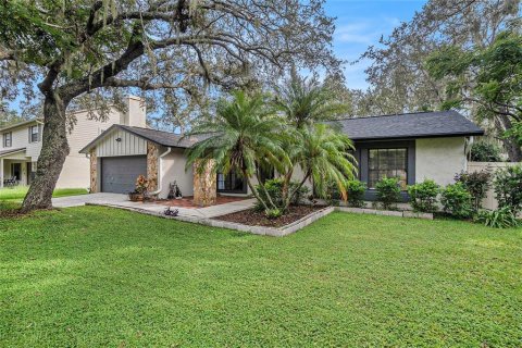 Casa en venta en Brandon, Florida, 4 dormitorios, 181.9 m2 № 1900844 - foto 1