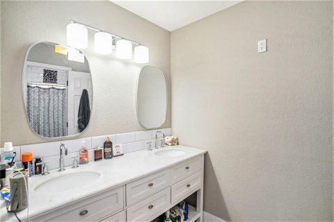 Casa en venta en Brandon, Florida, 4 dormitorios, 181.9 m2 № 1900844 - foto 12