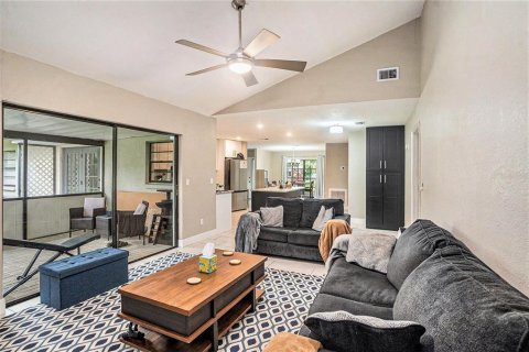 Casa en venta en Brandon, Florida, 4 dormitorios, 181.9 m2 № 1900844 - foto 7