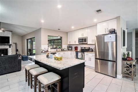 Casa en venta en Brandon, Florida, 4 dormitorios, 181.9 m2 № 1900844 - foto 2