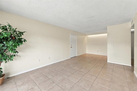 Condo in Orlando, Florida, 2 bedrooms  № 2379802 - photo 10