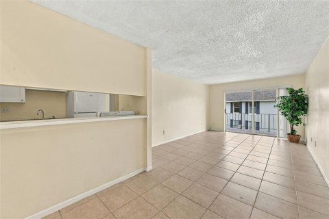 Condo in Orlando, Florida, 2 bedrooms  № 2379802 - photo 5