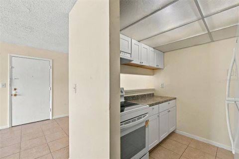 Condo in Orlando, Florida, 2 bedrooms  № 2379802 - photo 14