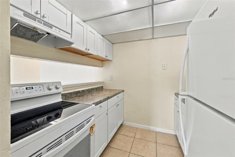 Condo in Orlando, Florida, 2 bedrooms  № 2379802 - photo 15